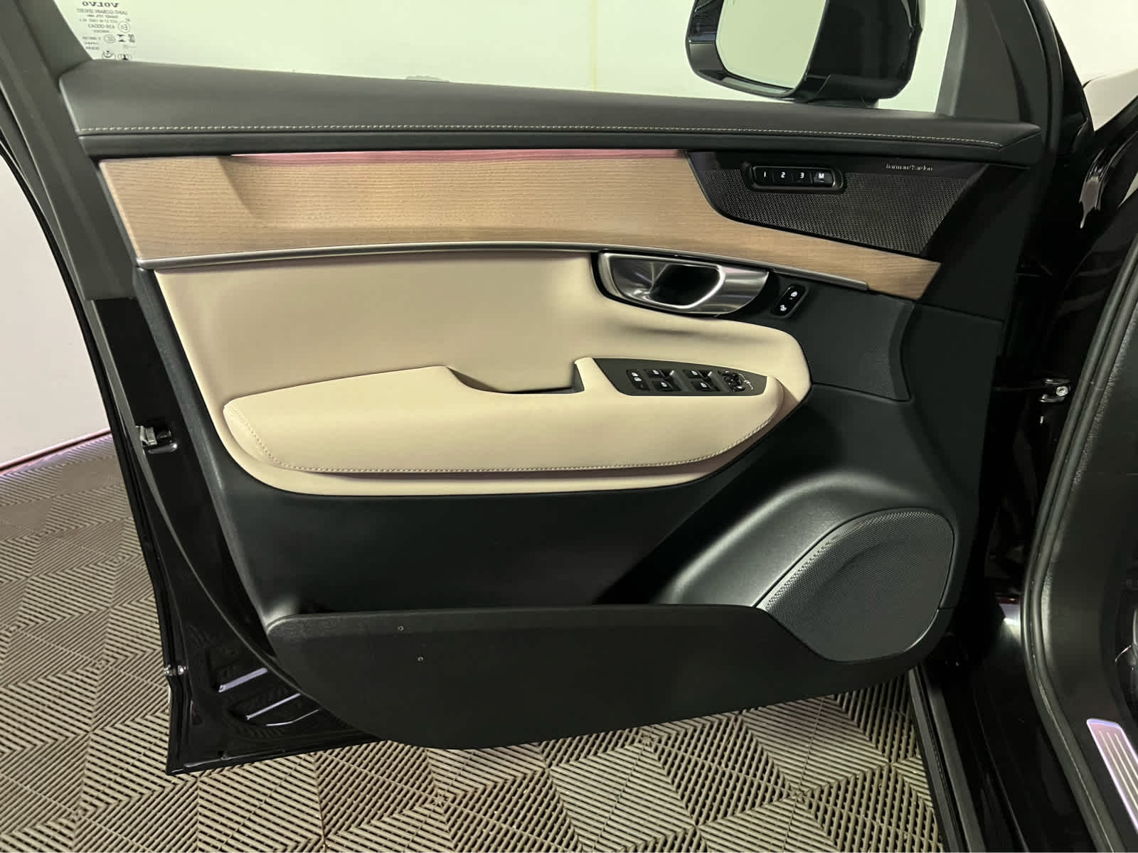 2025 Volvo XC90 Plus