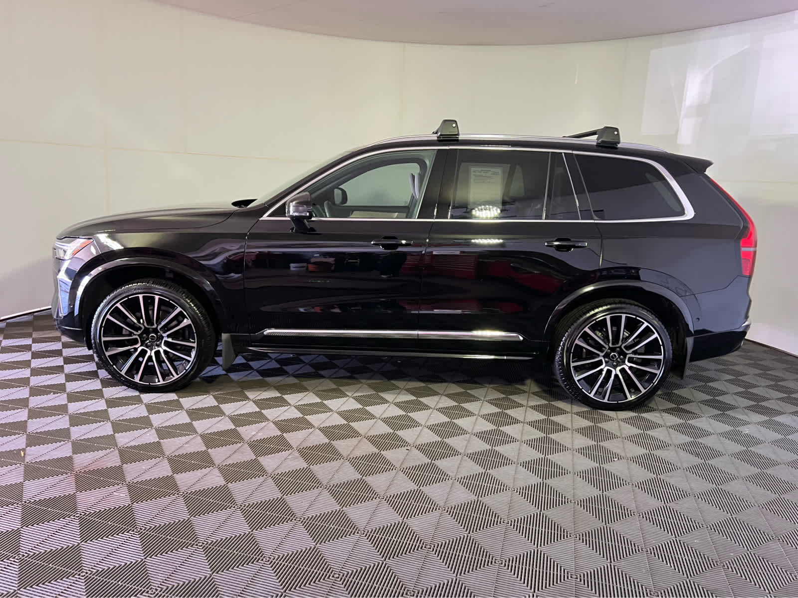2025 Volvo XC90 Plus