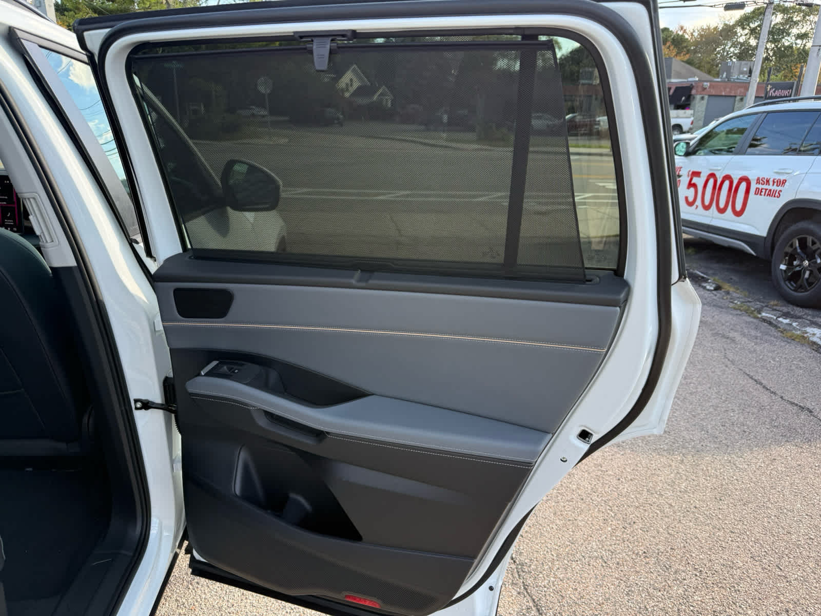 2027 Volkswagen Atlas SE w/Technology