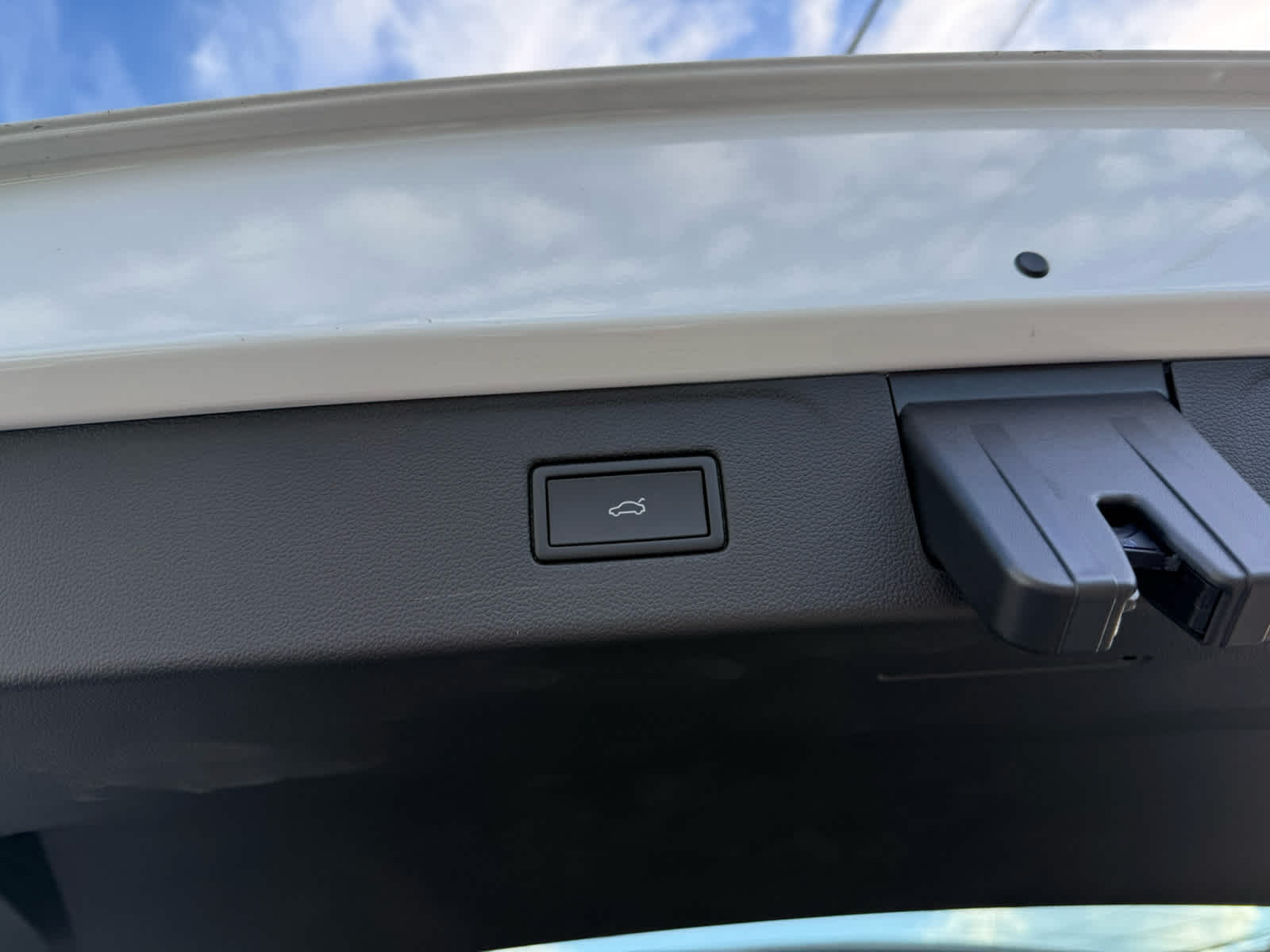 2027 Volkswagen Atlas SE w/Technology