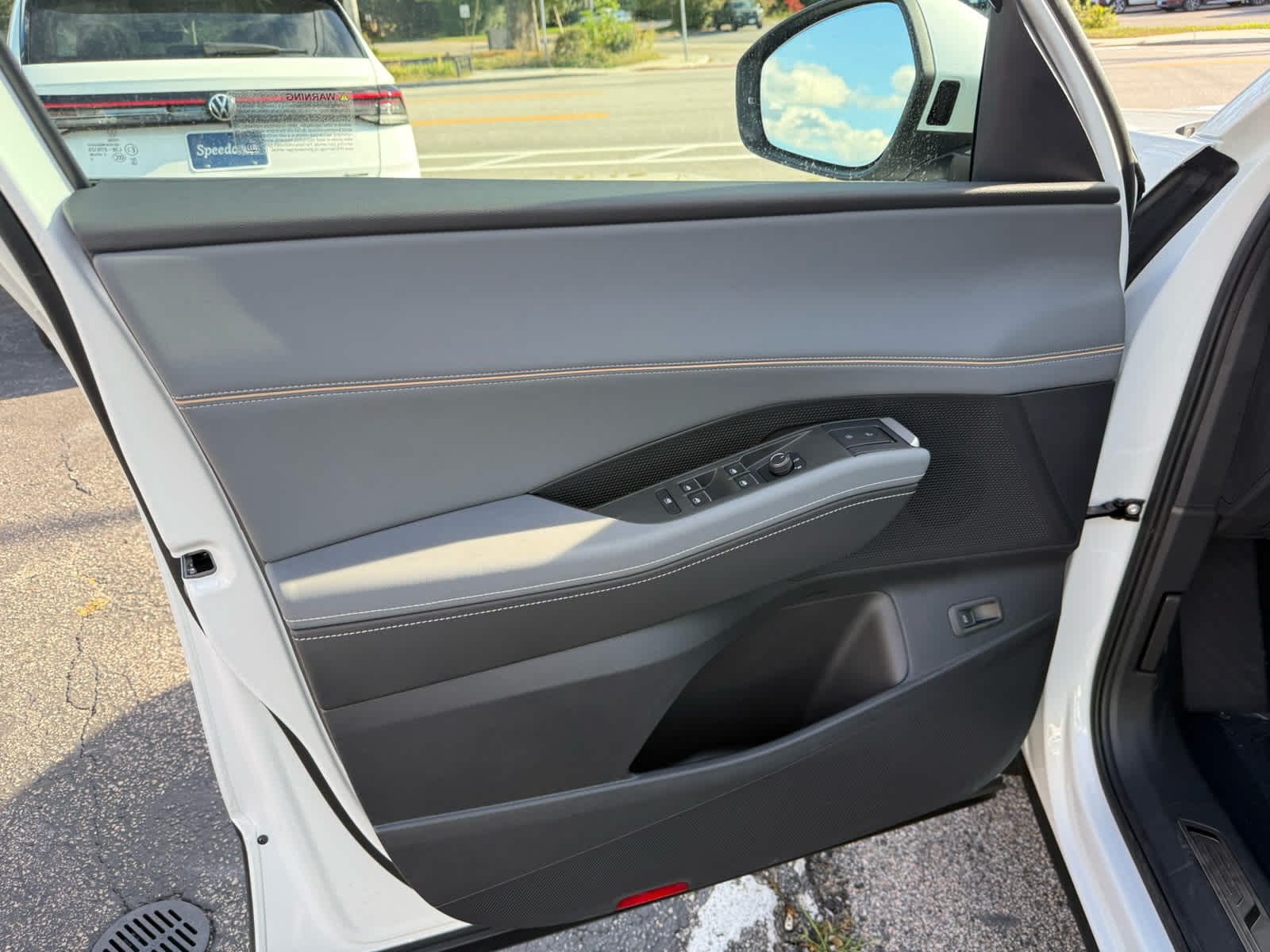 2027 Volkswagen Atlas SE w/Technology