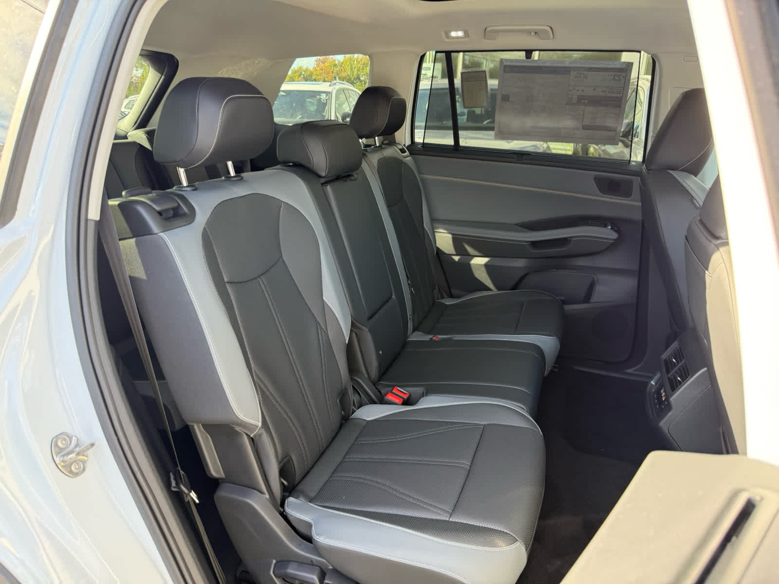 2027 Volkswagen Atlas SE w/Technology