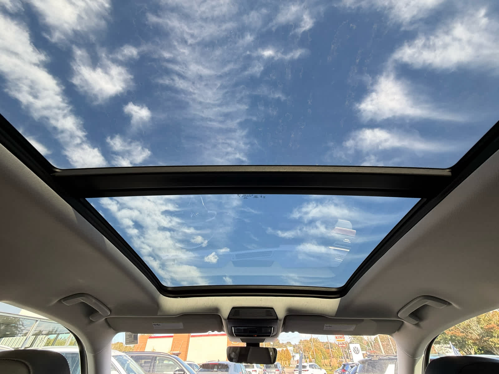 2027 Volkswagen Atlas SE w/Technology