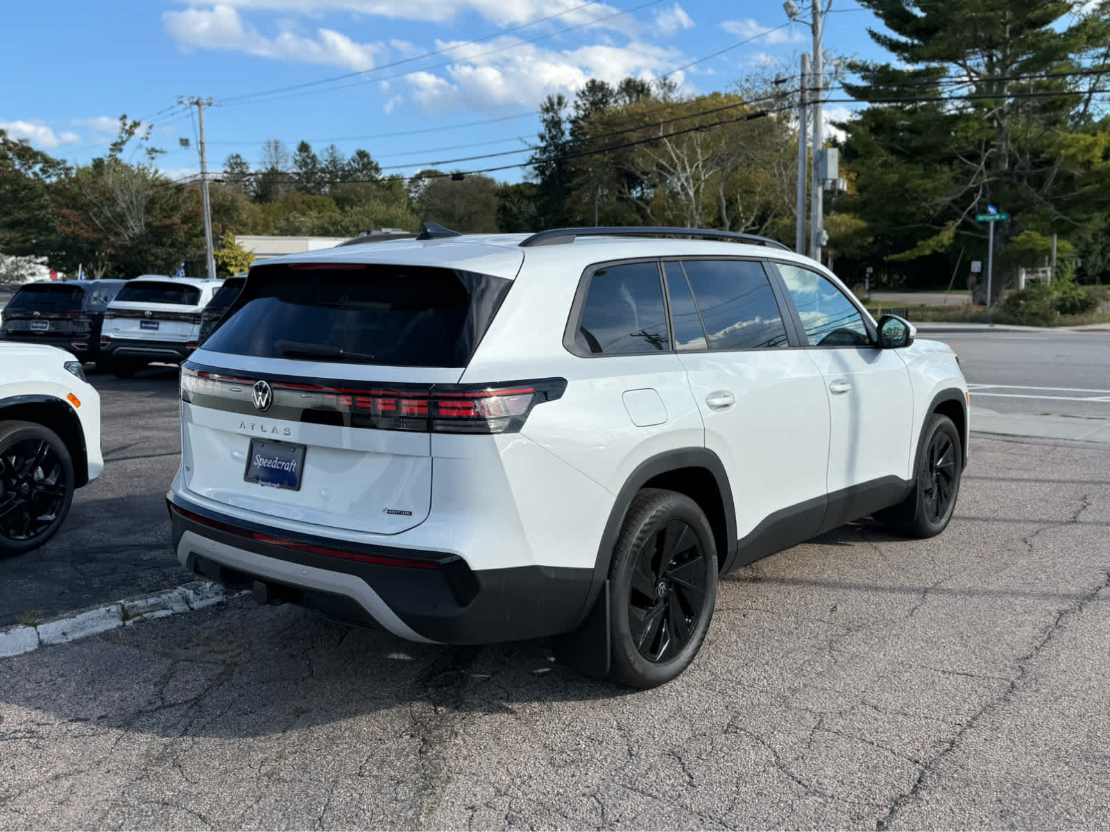 2027 Volkswagen Atlas SE w/Technology