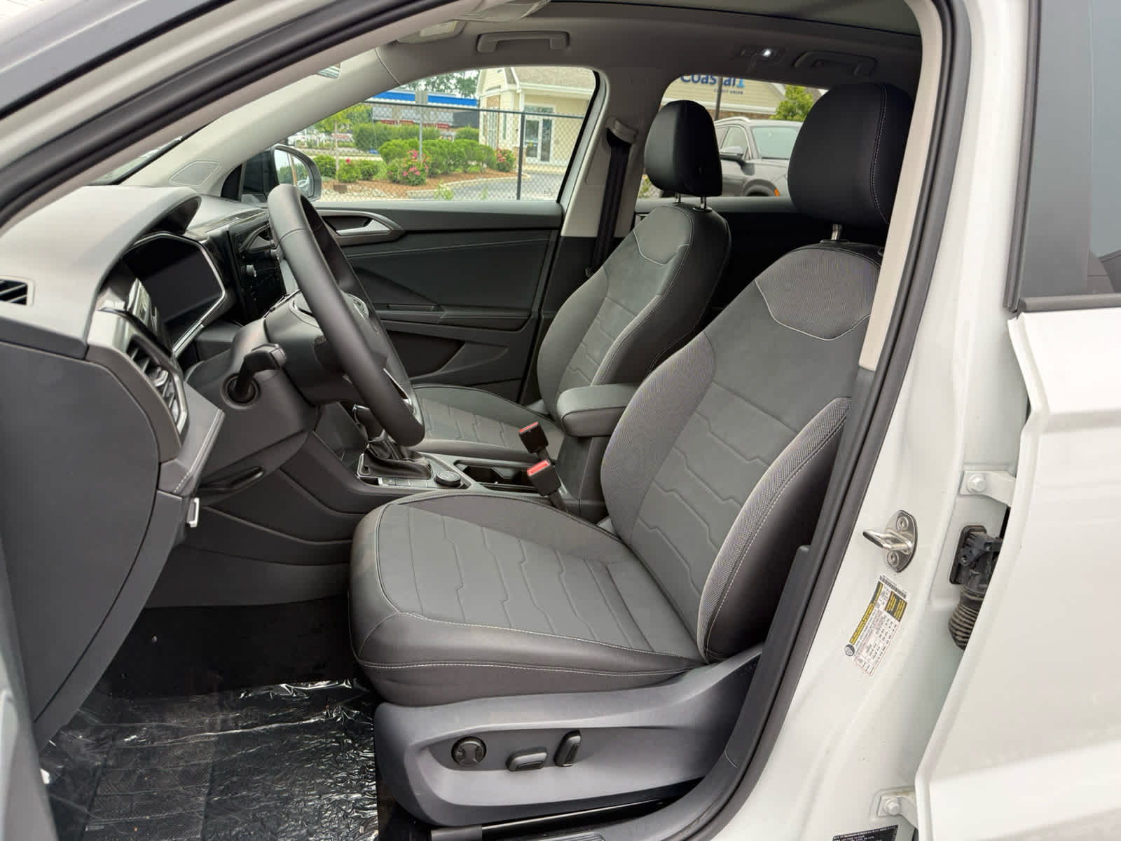 2026 Volkswagen Taos SE Black