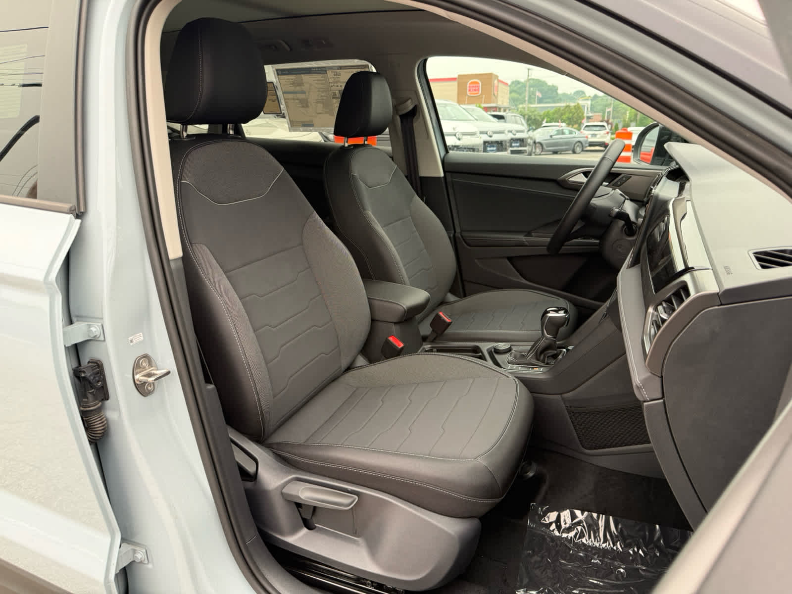 2026 Volkswagen Taos SE Black