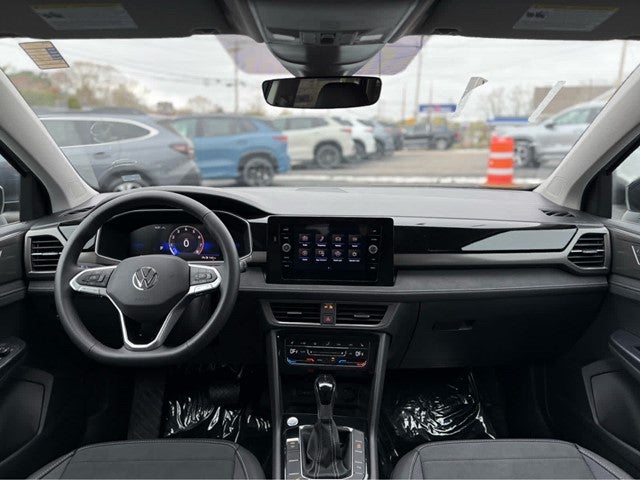 2026 Volkswagen Taos 1.5T SE Black