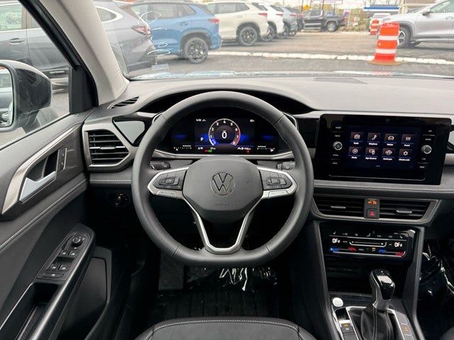 2026 Volkswagen Taos 1.5T SE Black